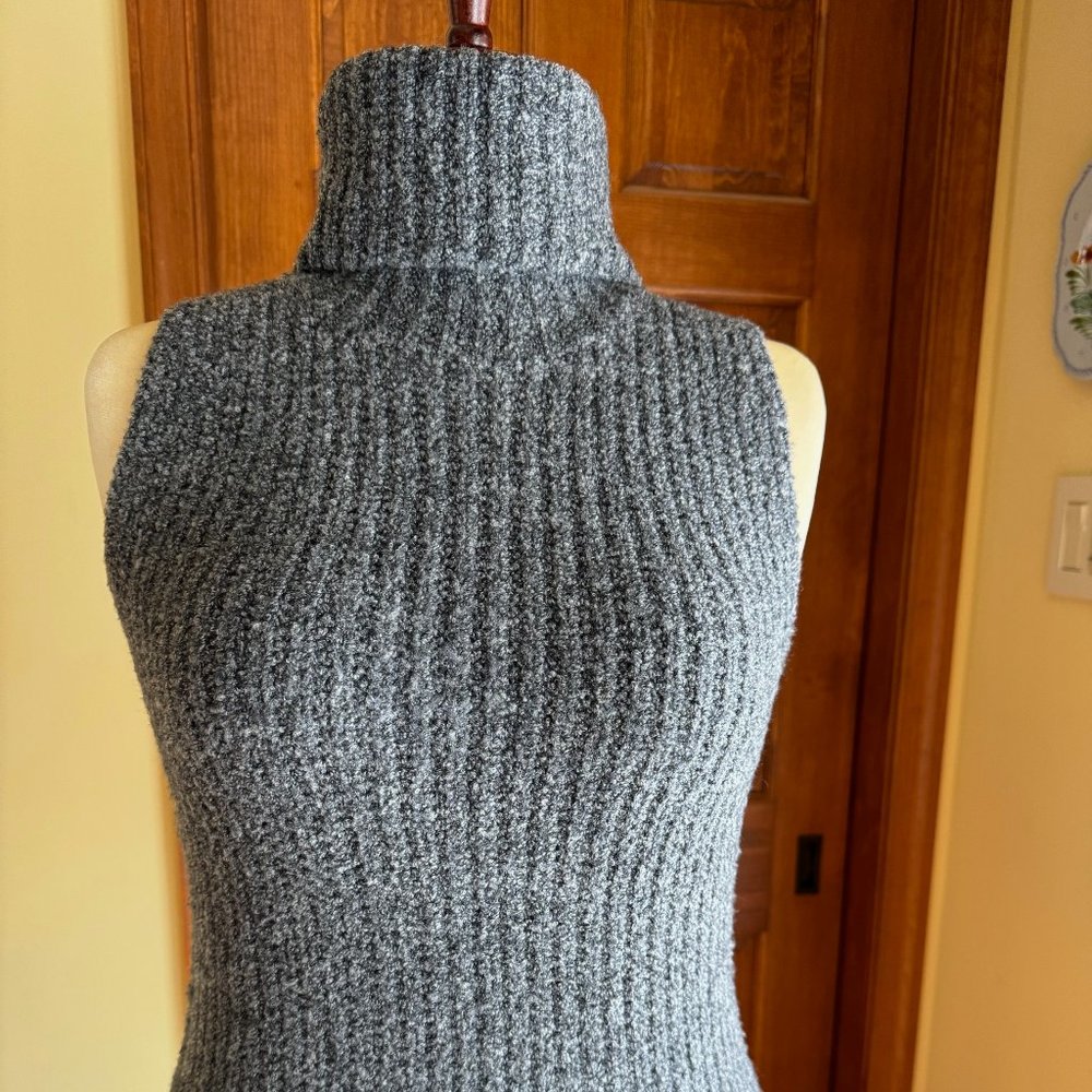 Linda Allard for Ellen Tracy Gray Ribbed No Sleeve Wool Turtleneck Sweater, Sz M